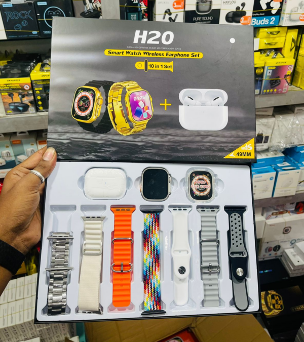 H20 Ultra Smart Watch 10 in 1 Set Limited Gold Edition With Free Airpods and Gold Steel Chain Strap
